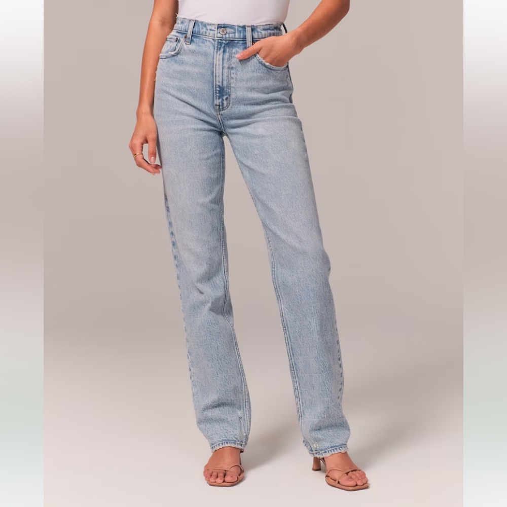 Abercrombie & Fitch Ultra High Rise 90s Straight Jean Light Wash 28W Long